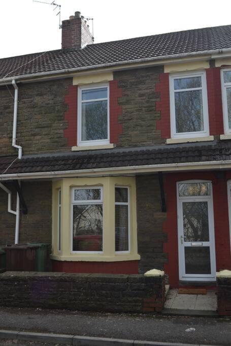 Entire 3 Bedroom House Near Caerphilly Station المظهر الخارجي الصورة